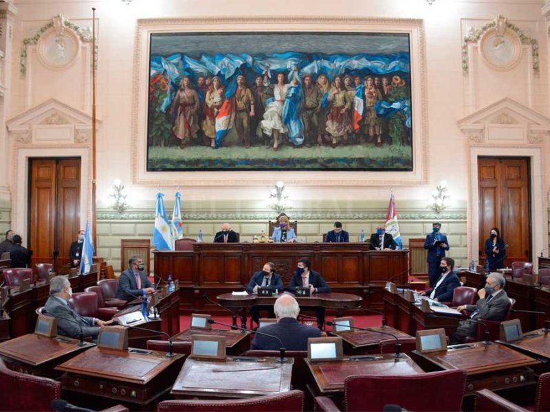 El Senado hizo un minuto de silencio por las víctimas de inseguridad y Traferri criticó en duros términos a Sain
