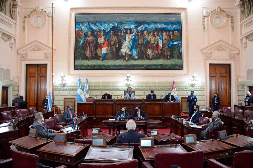 El Senado hizo un minuto de silencio por las víctimas de inseguridad y Traferri criticó en duros términos a Sain