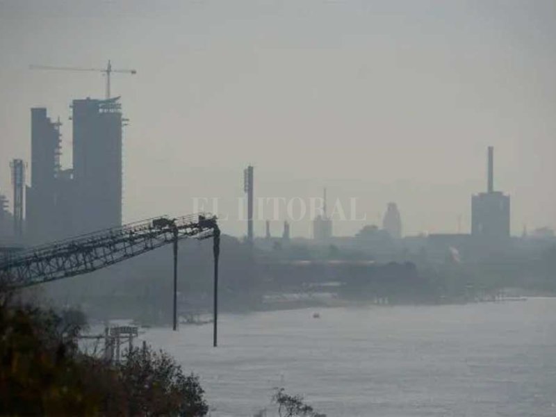 Rosario volvió a amanecer cubierta de humo por la quema de pastizales