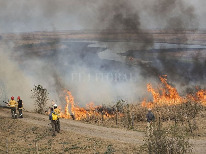 Incendio en las islas: más brigadistas, nuevas protestas y habló un imputado