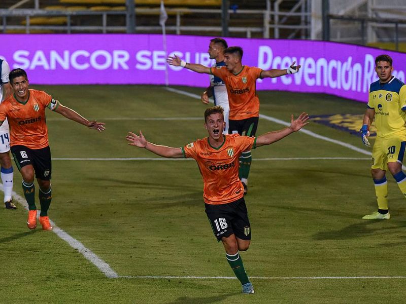 Banfield goleó a Rosario Central en Arroyito y tiene puntaje ideal