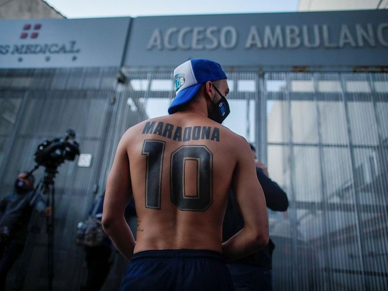 Muerto Maradona, ¿nació una mitología popular? «No, Diego ya era mito en vida»