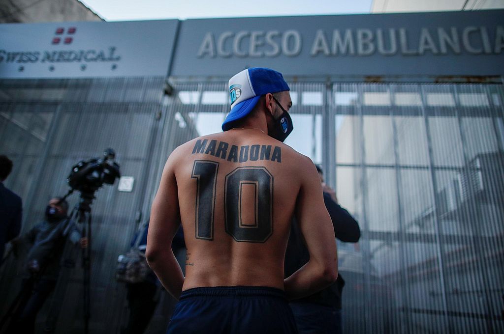 Muerto Maradona, ¿nació una mitología popular? «No, Diego ya era mito en vida»