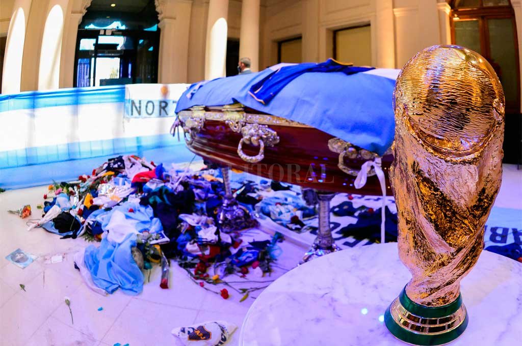 Extienden hasta las 19 el velatorio de Maradona