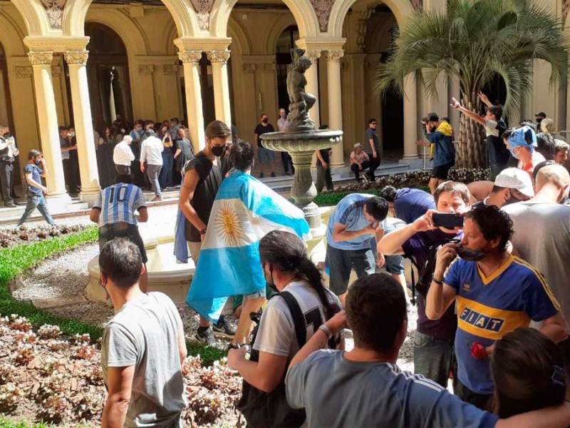 «Debimos haber previsto la presencia de barrabravas», reconoce Alberto Fernández