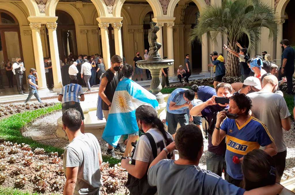 «Debimos haber previsto la presencia de barrabravas», reconoce Alberto Fernández