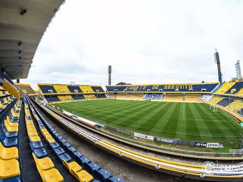 Rosario Central-River, en duda: la lluvia afectó una torre de iluminación del Gigante de Arroyito