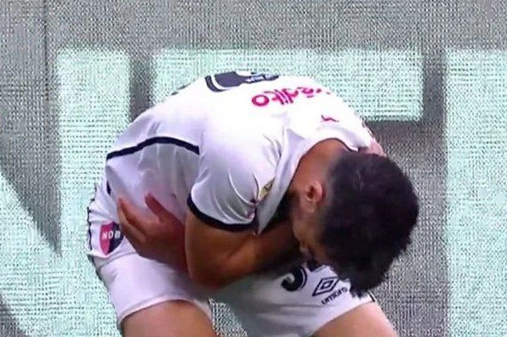 Mala noticia para Newell’s: Scocco se fracturó la clavícula izquierda