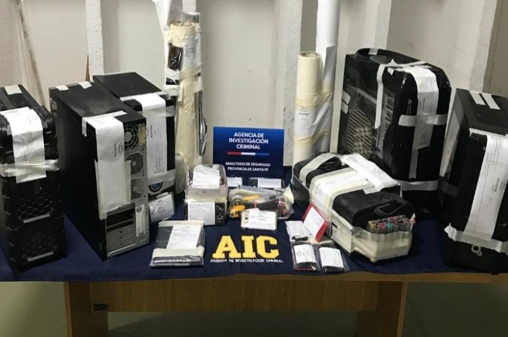 Condenaron a los tres falsificadores que vendían licencias de conducir «truchas» a través de Facebook