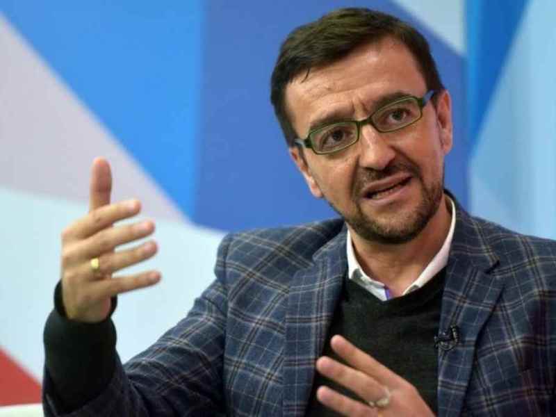 «La crisis es un pequeño fin del mundo para quien la vive», asegura Mario Riorda