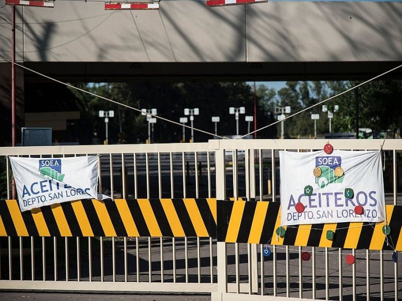 Los aceiteros siguen de paro y hay preocupación