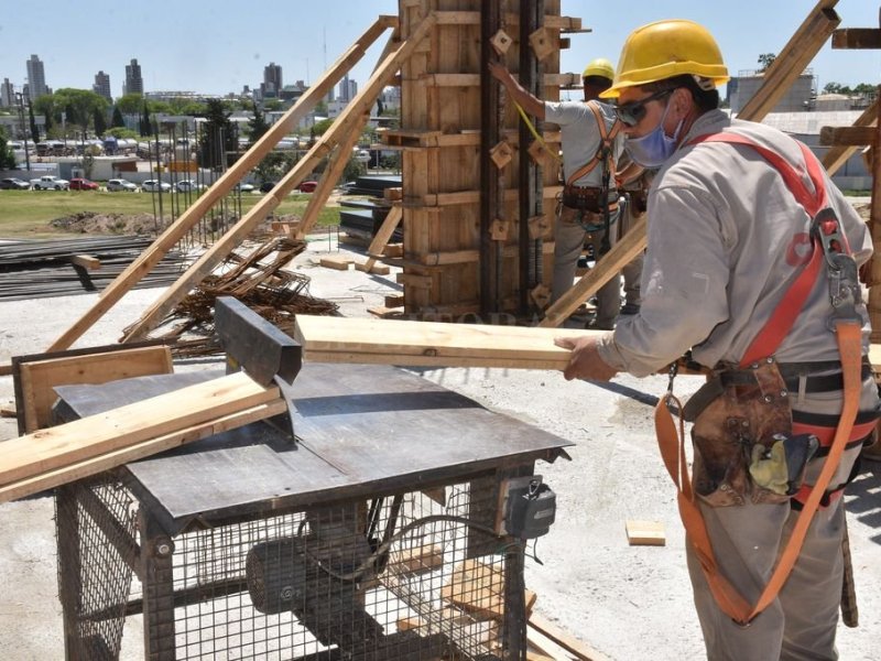 Insumos para la construcción subieron 12,4% en noviembre y cuadruplicaron a los precios minoristas
