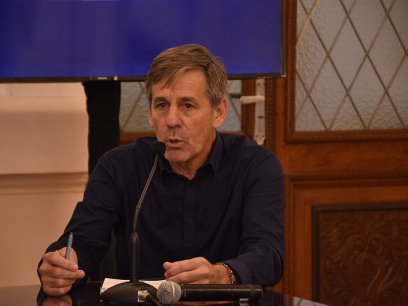 Jatón prepara su discurso para inaugurar las sesiones del Concejo