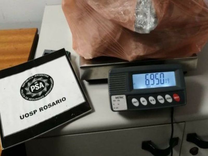 Detectan catorce kilos de marihuana en una encomienda en Rosario