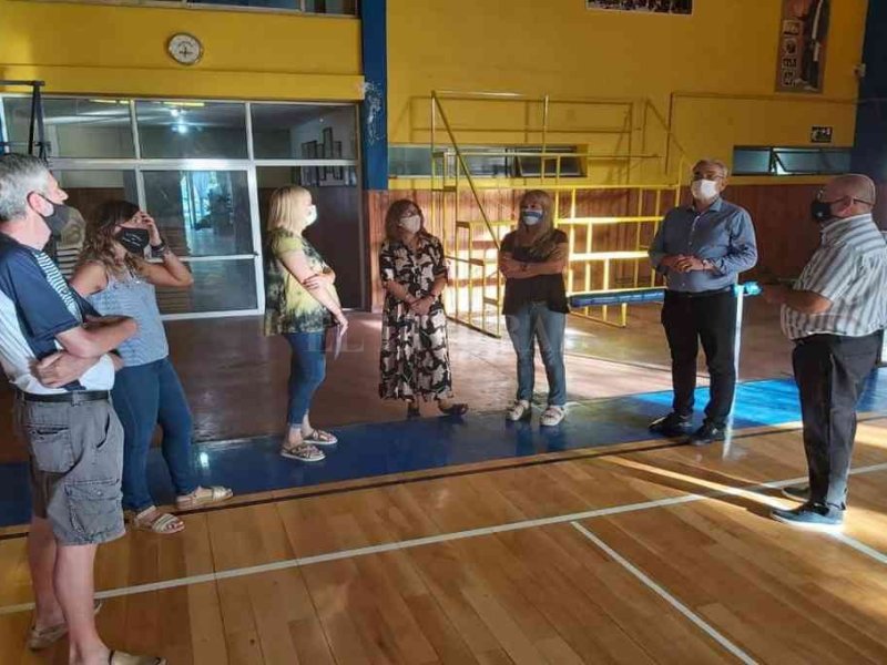 Calvo entregó aportes al Club Atlético María Juana