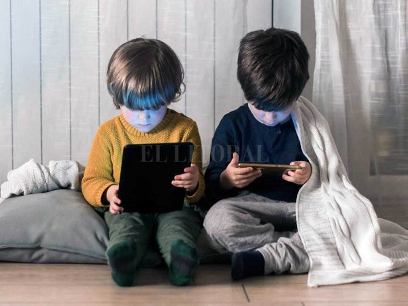 Efecto YouTube: niños que hablan en «neutro» y contenidos sin supervisión, ¿es un riesgo?