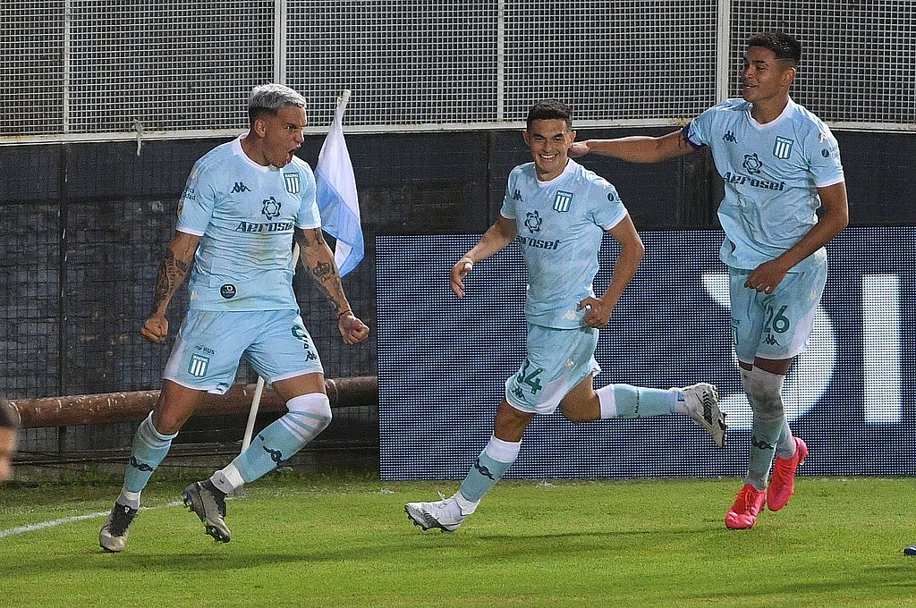 Racing consiguió la primera victoria en el torneo ante Rosario Central