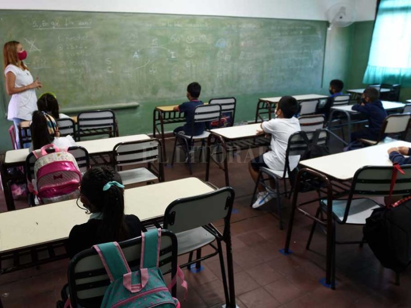 El gobierno ratifica la oferta a docentes y confía en que las clases empezarán igual