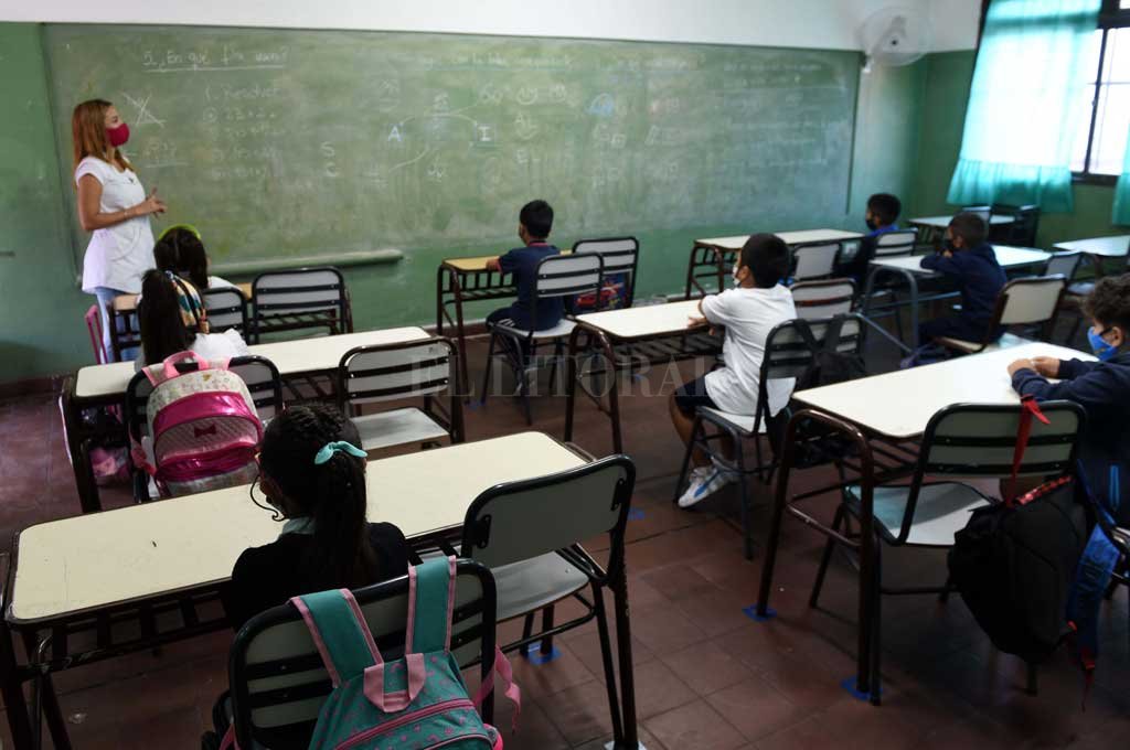 El gobierno ratifica la oferta a docentes y confía en que las clases empezarán igual