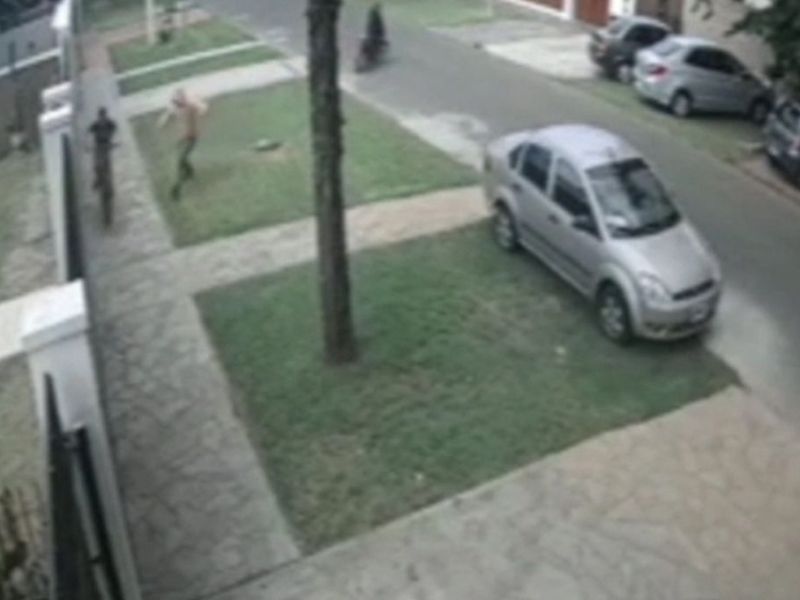 Video: motochorros le robaron la bici a un nene de 11 años y quedó registrado