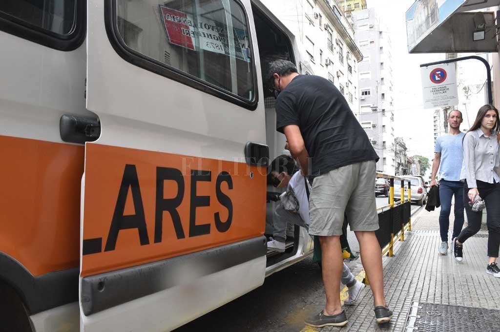 Transportes escolares en jaque:  llevan un 70% menos de chicos