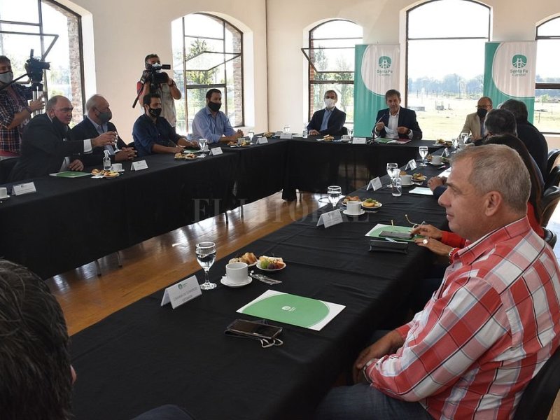 Hidrovía: consideran que el Puerto Santa Fe «no debe estar ausente en la planificación»