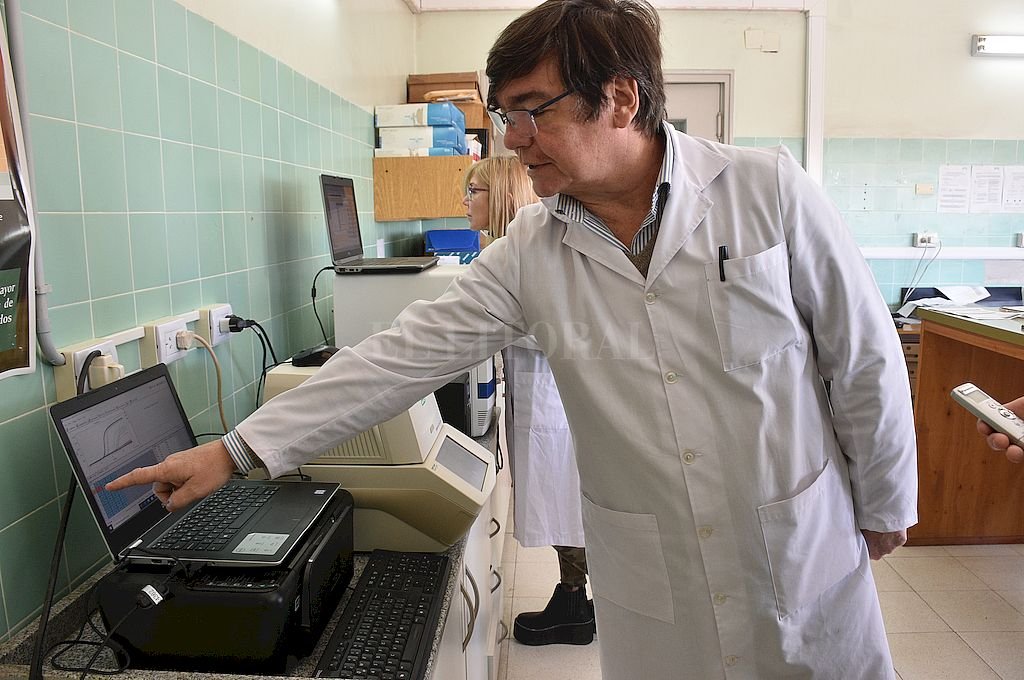 Covid: casi una de cada tres muestras que llegan al Laboratorio Central es positiva