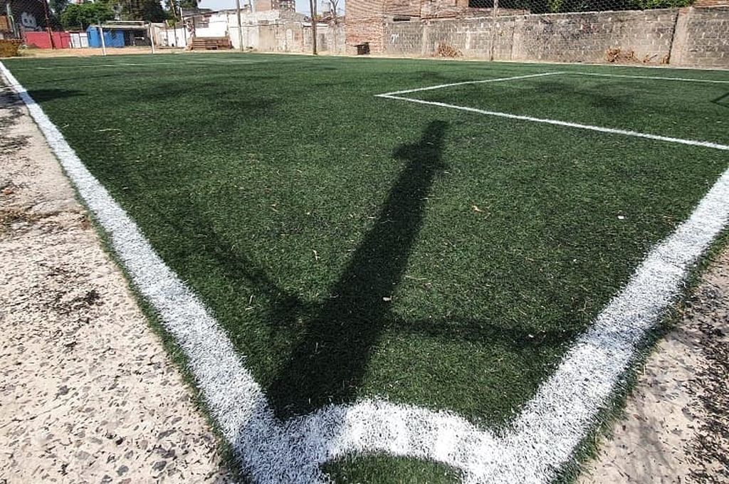 Video: harta de los robos, la dueña de un Fútbol 5 emboscó a dos ladrones en barrio Barranquitas