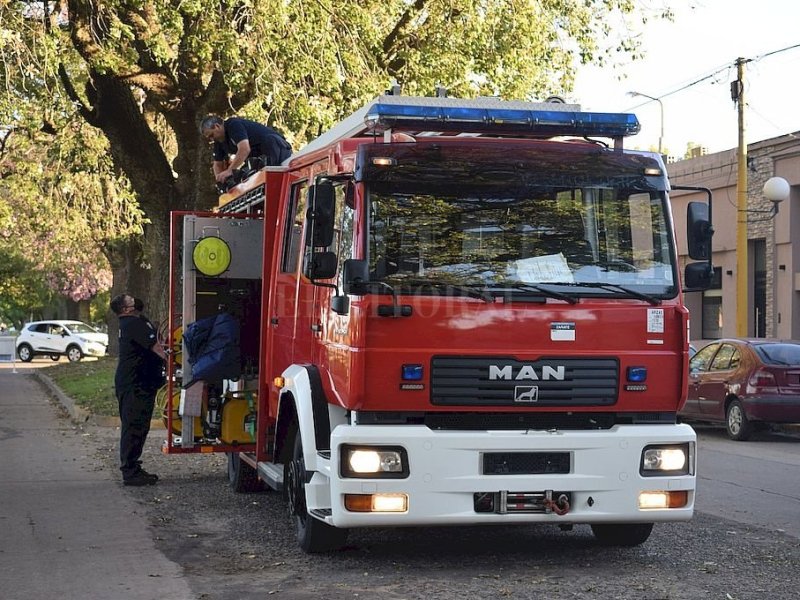 Firmat: con la gestión de Sacnun, los bomberos presentaron su nueva autobomba
