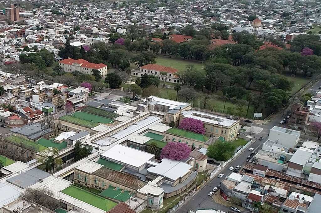 El director del Cullen propuso montar  un hospital de campaña enfrente