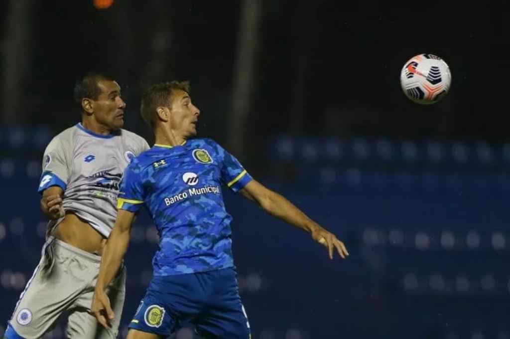 Rosario Central no pudo contra 12 de Octubre en su debut en la Copa Sudamericana