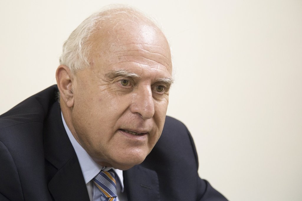Lifschitz continúa «en estado crítico» recibiendo asistencia respiratoria