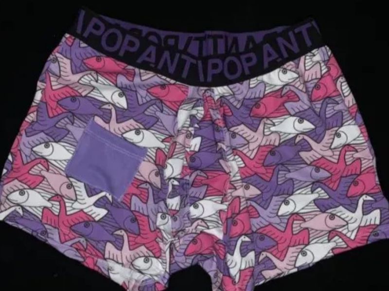 Rosarinos crearon los primeros boxers con bolsillo para llevar el profiláctico