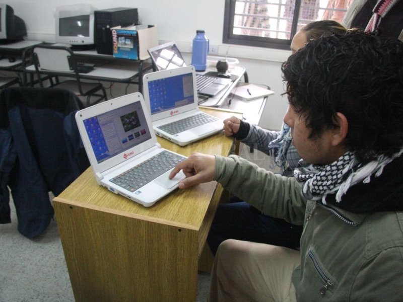 Alberto Fernández anunciará un plan para entregar netbooks a 633 mil estudiantes de escuelas secundarias