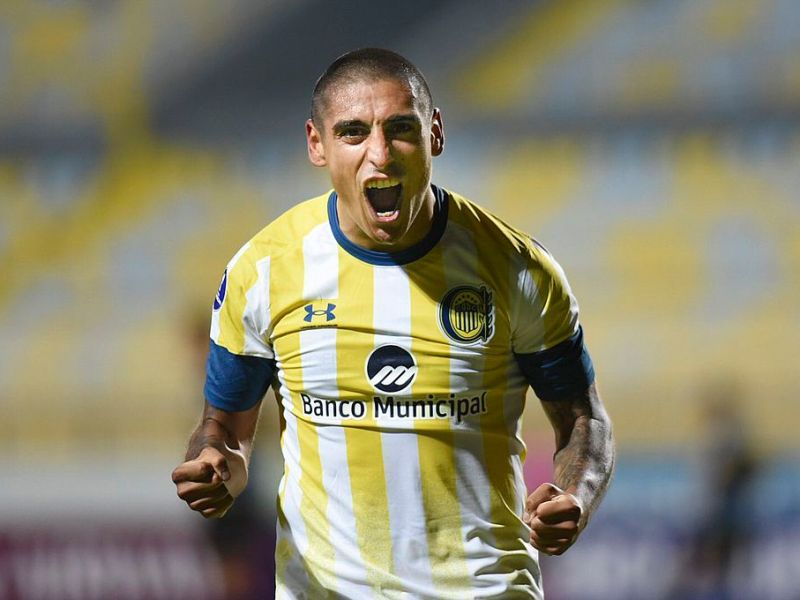 Con un jugador menos desde el comienzo, Rosario Central rescató un empate ante Huachipato