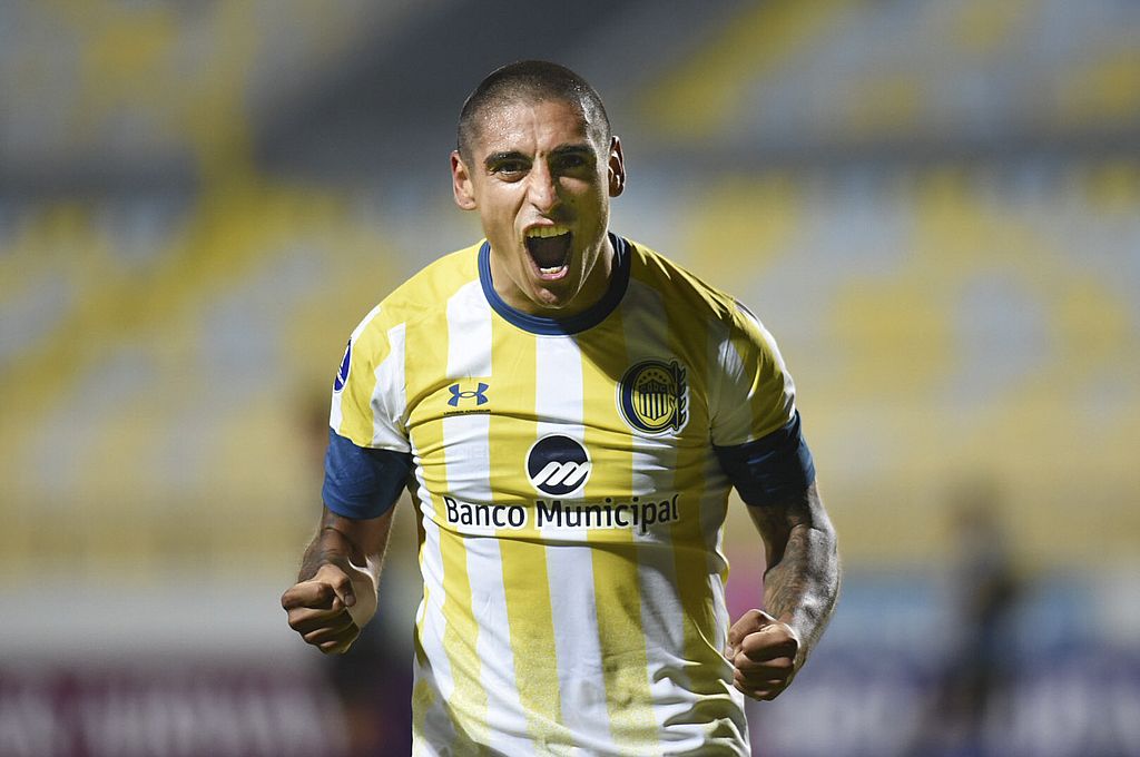 Con un jugador menos desde el comienzo, Rosario Central rescató un empate ante Huachipato