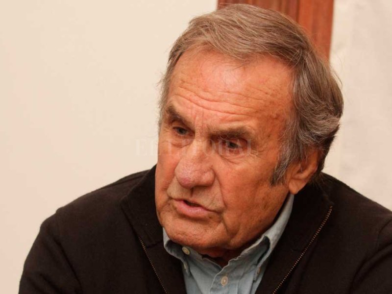 Reutemann permanece en terapia intensiva, lúcido y «sin otra falla orgánica»