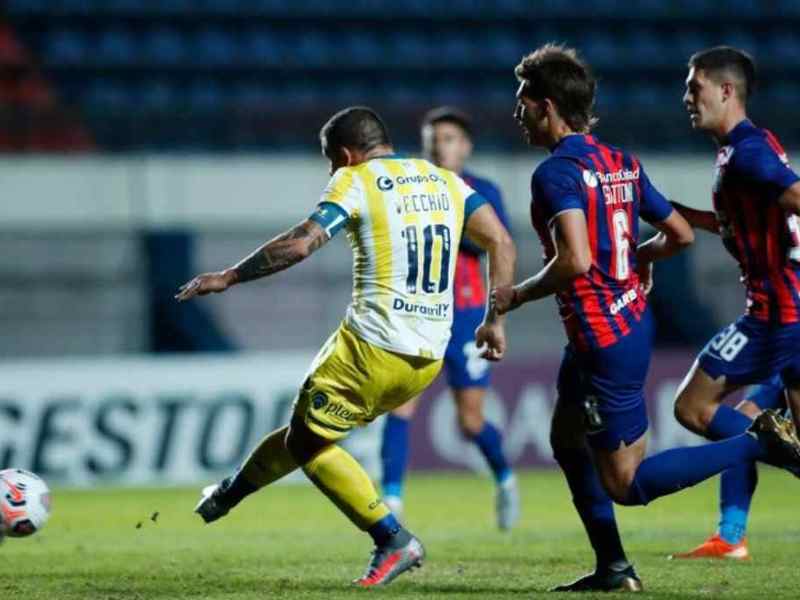 Rosario Central se lo dio vuelta a San Lorenzo y lo dejó afuera de la Sudamericana