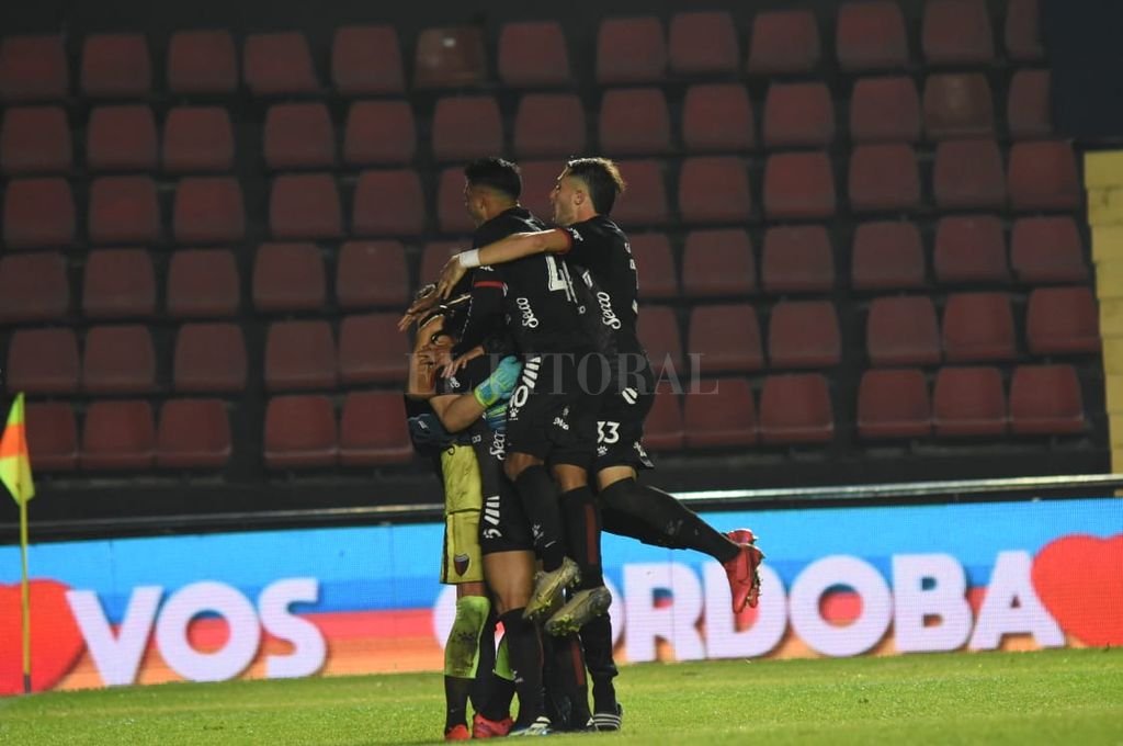 Colón venció a Talleres: la noche de Burián