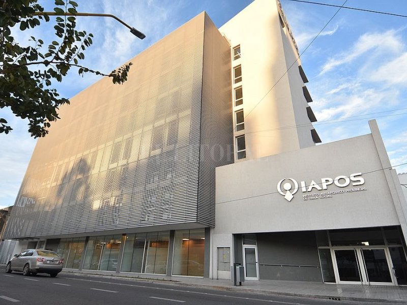 IAPOS: 60 médicos gastan 1.800 millones