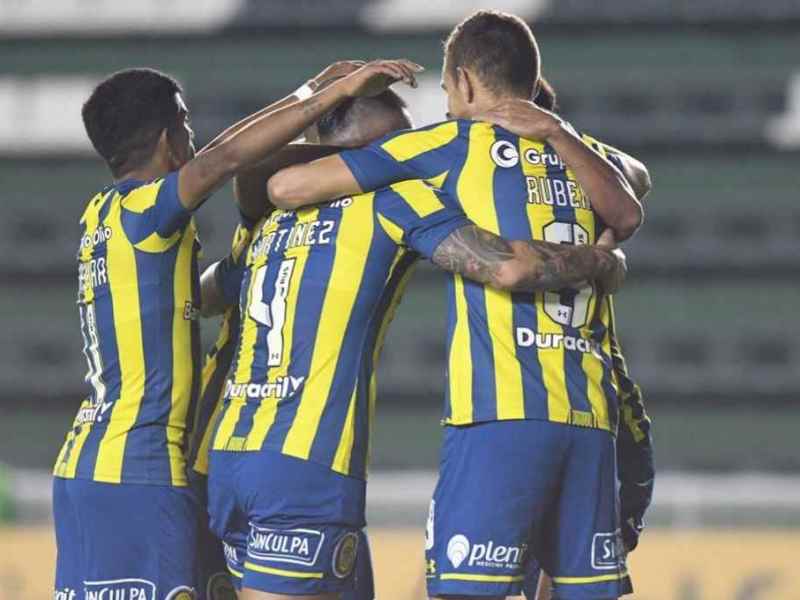 Central goleó a Huachipato por 5 a 0 en Rosario y se acercó a la clasificación