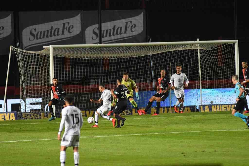 Colón: hisopados negativos pero otro descartado en la zaga, Bruno Bianchi