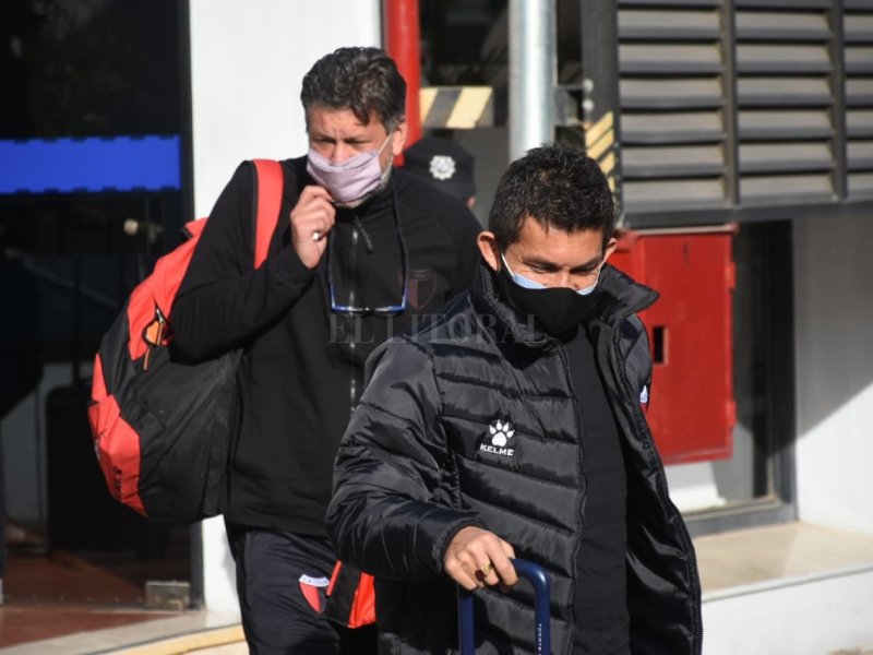 El plantel de Colón llegó a San Juan para la final de Copa de La Liga