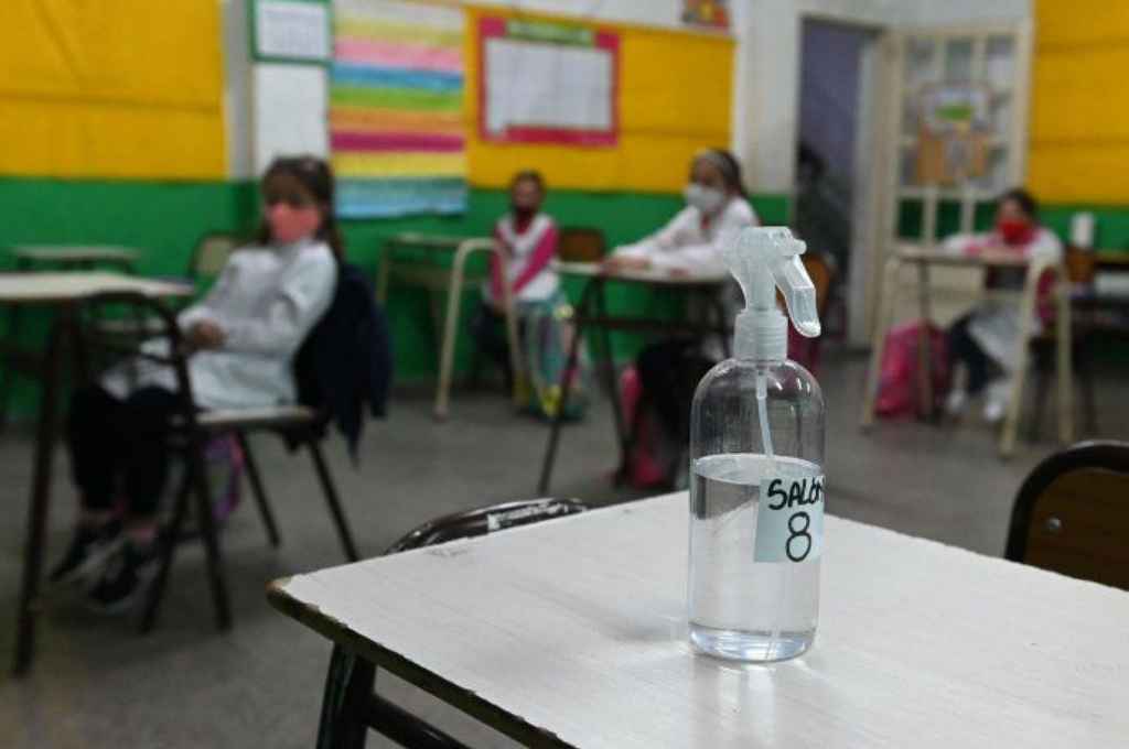 Vuelta a clases: la provincia de Santa Fe restablecerá gradualmente la presencialidad con alternancia