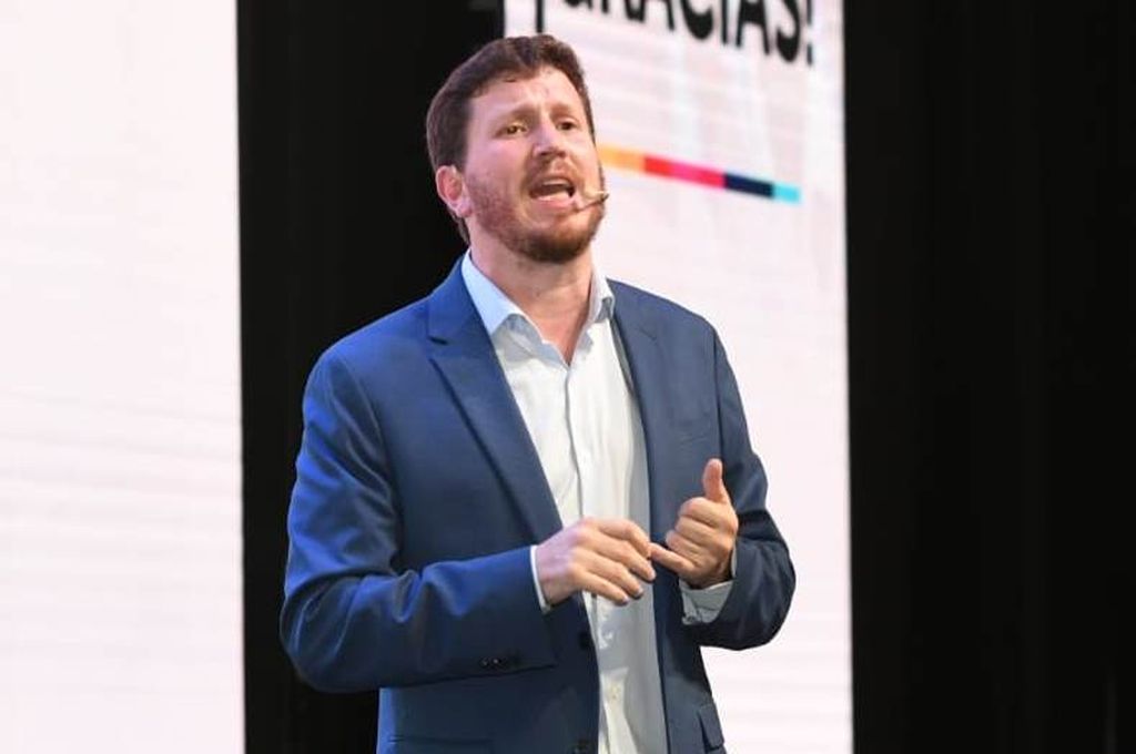 Federico Angelini: «No pueden seguir quitándoles futuro a los chicos»