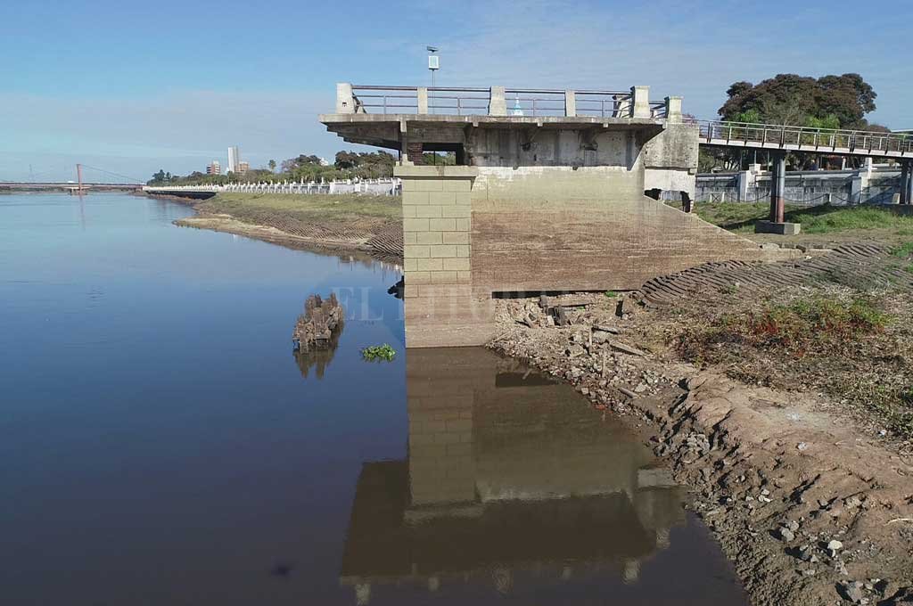 Impactantes imágenes de la bajante del Río Paraná en Santa Fe y Rosario