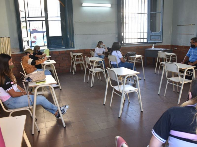 El lunes vuelven las clases  presenciales en las secundarias santafesinas