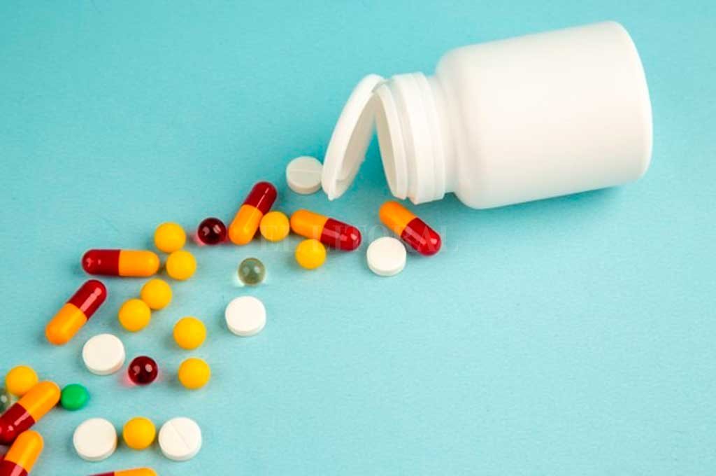 De 16 pastillas a dos: cómo se  aprende a convivir con el virus