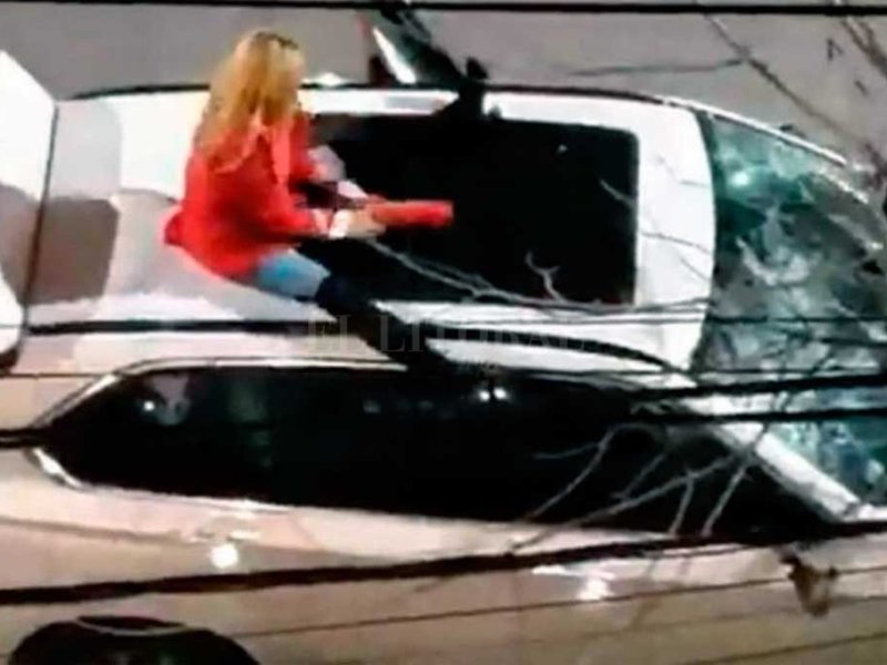Es muy grave el estado del dueño de  la camioneta destrozada en bulevar