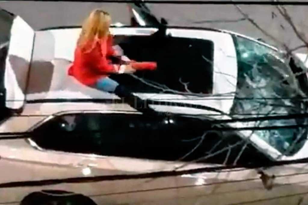 Es muy grave el estado del dueño de  la camioneta destrozada en bulevar
